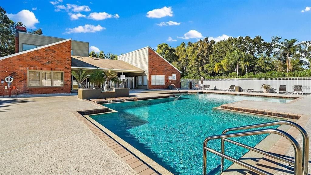 Active With Contract: $125,000 (1 beds, 1 baths, 670 Square Feet)