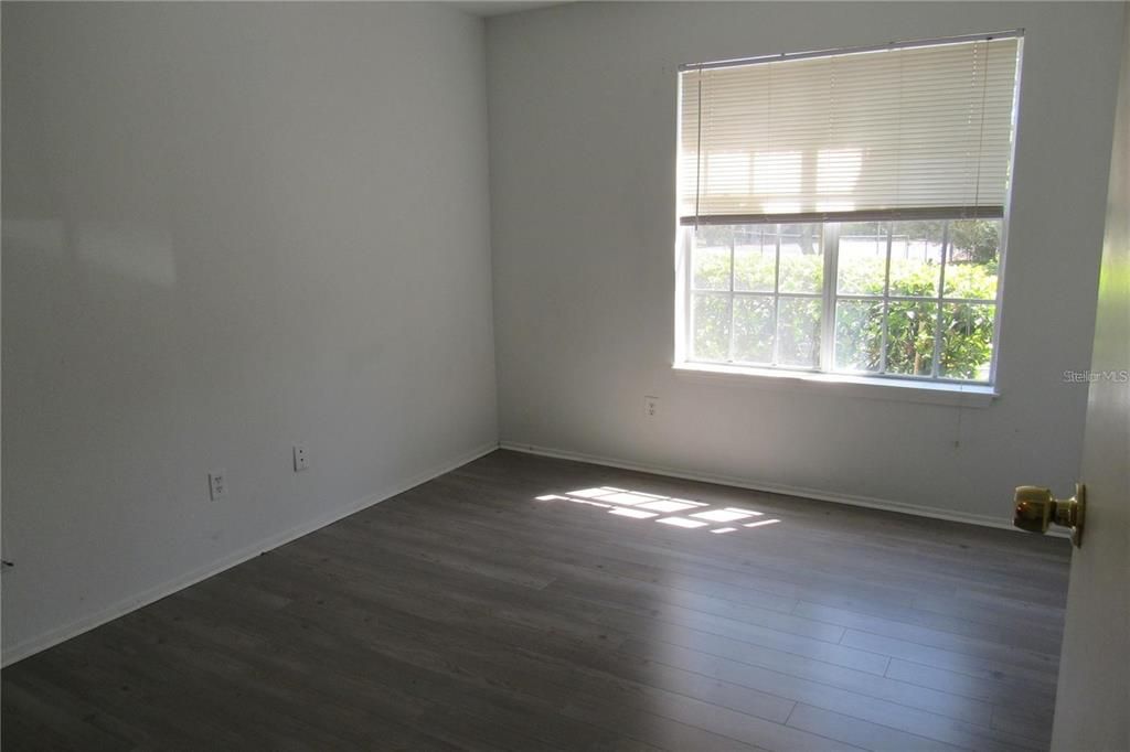 Active With Contract: $125,000 (1 beds, 1 baths, 670 Square Feet)