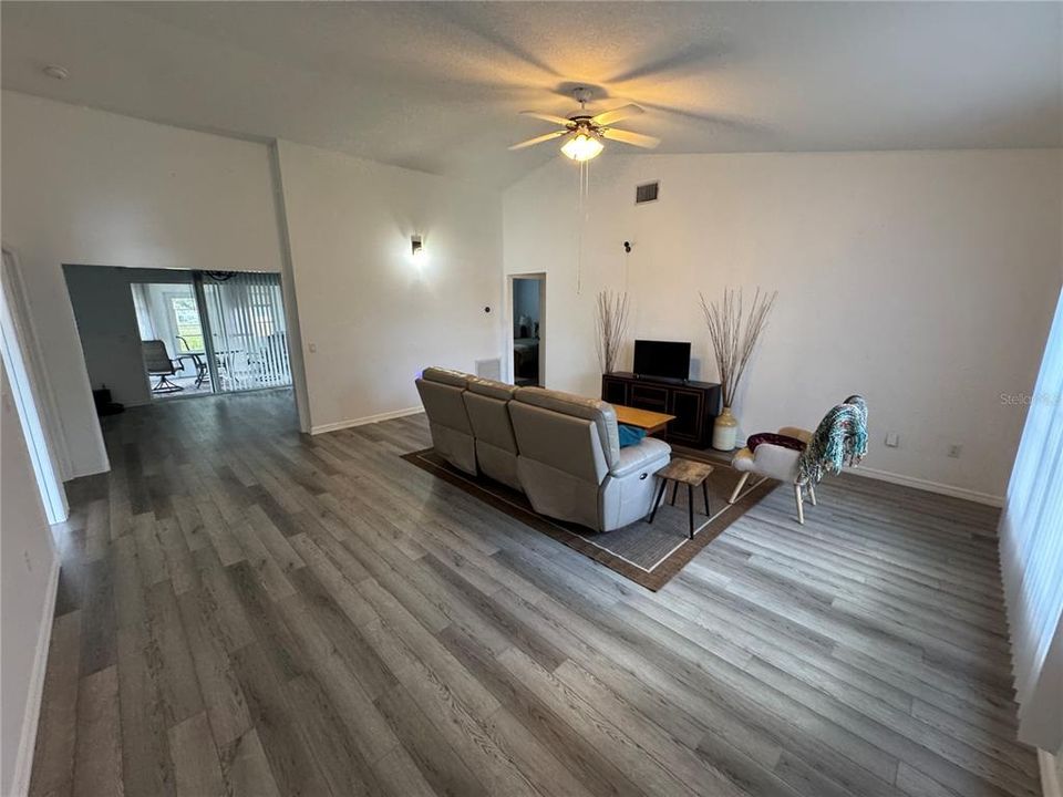 For Rent: $2,000 (3 beds, 2 baths, 1495 Square Feet)