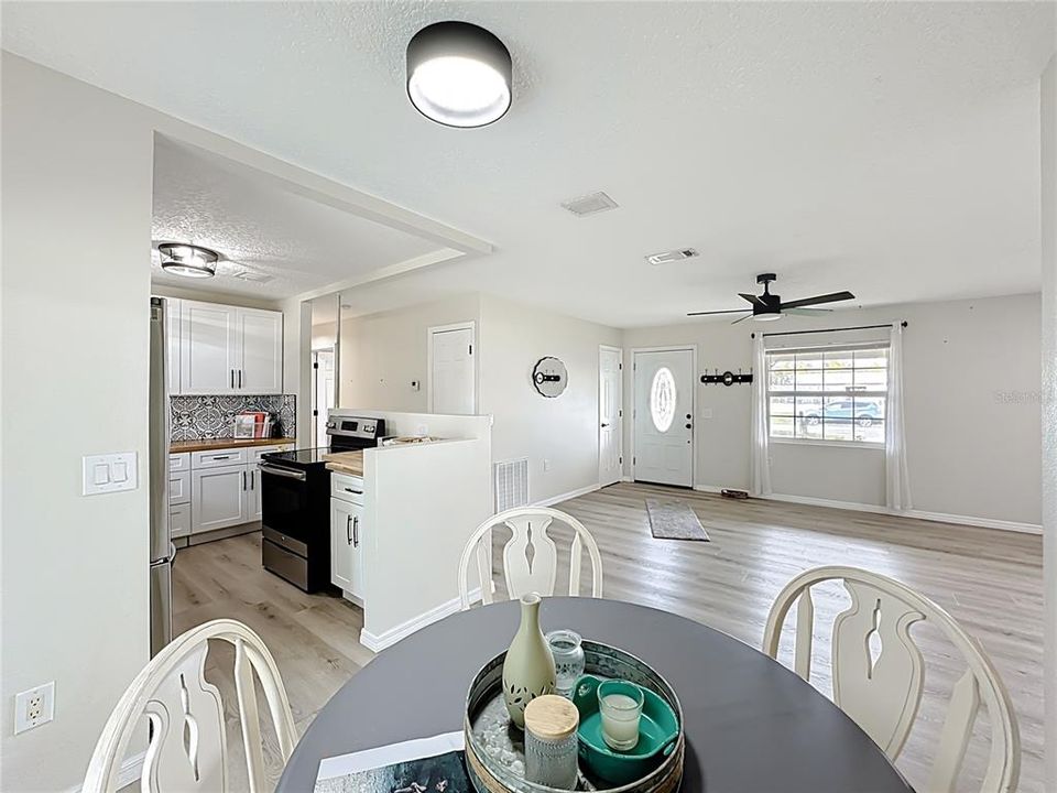 待售: $325,000 (3 贝兹, 1 浴室, 1125 平方英尺)