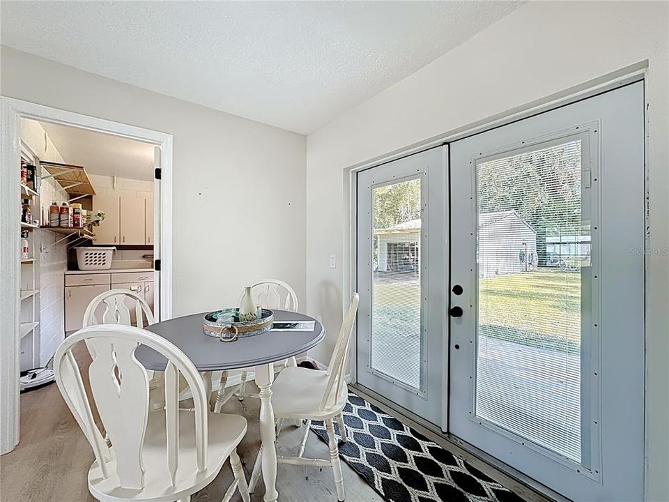 待售: $325,000 (3 贝兹, 1 浴室, 1125 平方英尺)