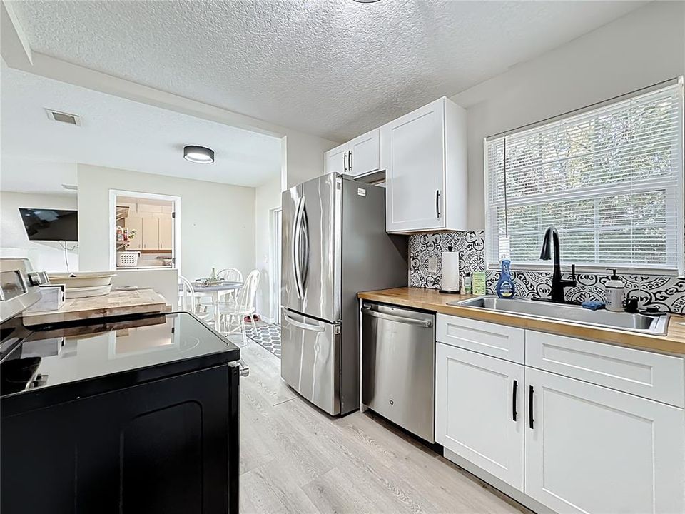 待售: $325,000 (3 贝兹, 1 浴室, 1125 平方英尺)