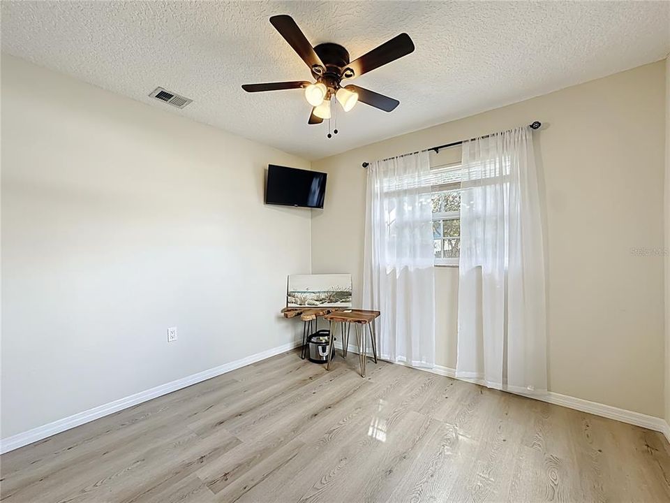 待售: $325,000 (3 贝兹, 1 浴室, 1125 平方英尺)