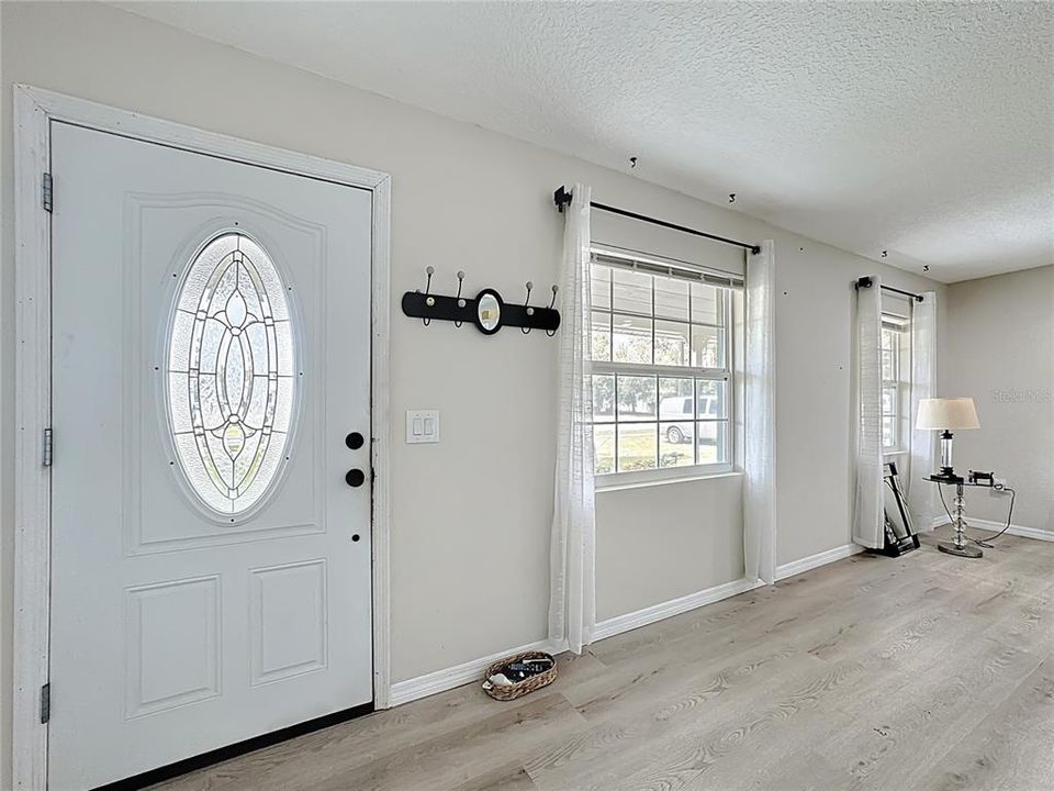 待售: $325,000 (3 贝兹, 1 浴室, 1125 平方英尺)