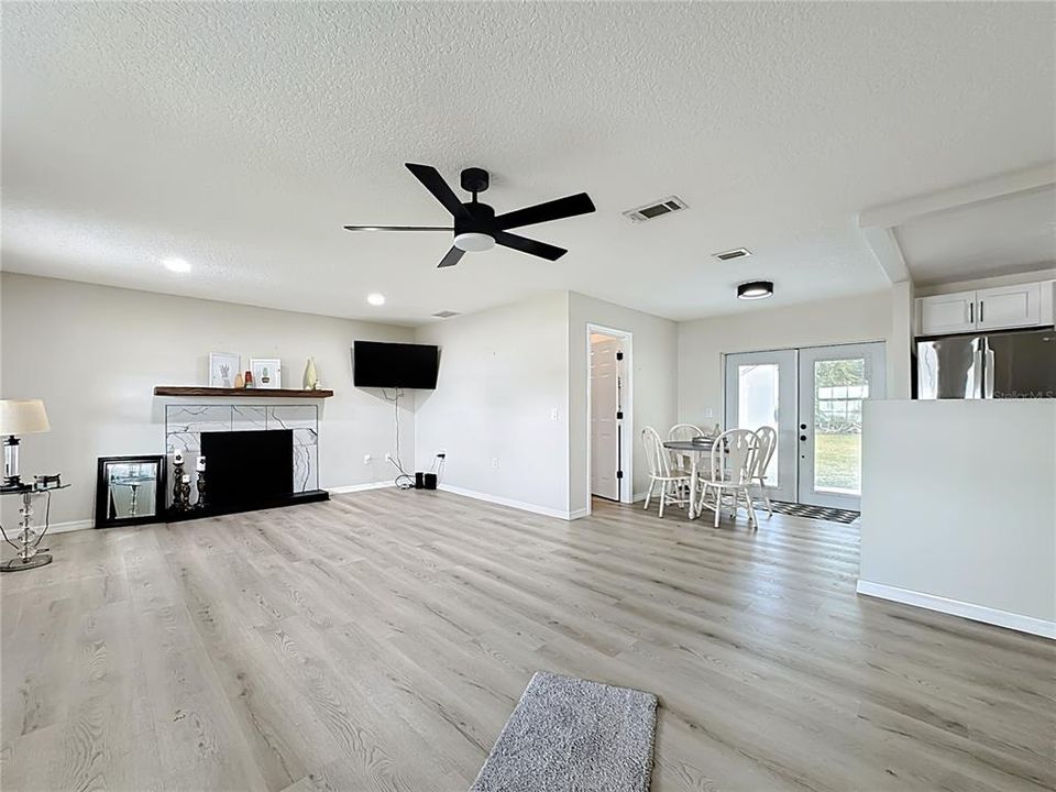 待售: $325,000 (3 贝兹, 1 浴室, 1125 平方英尺)