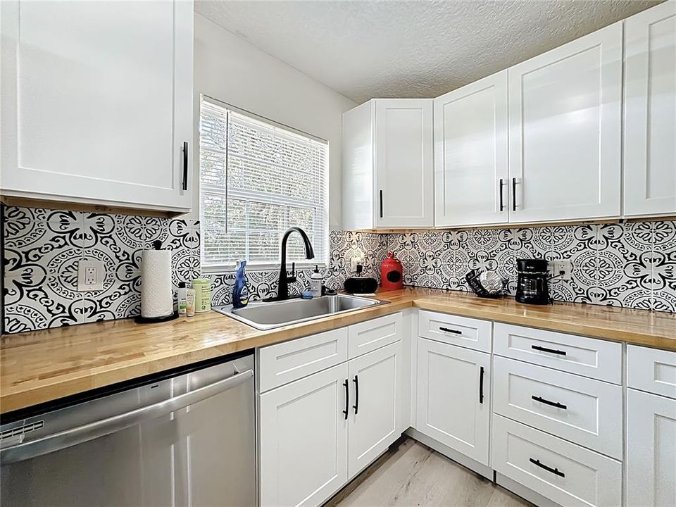 待售: $325,000 (3 贝兹, 1 浴室, 1125 平方英尺)