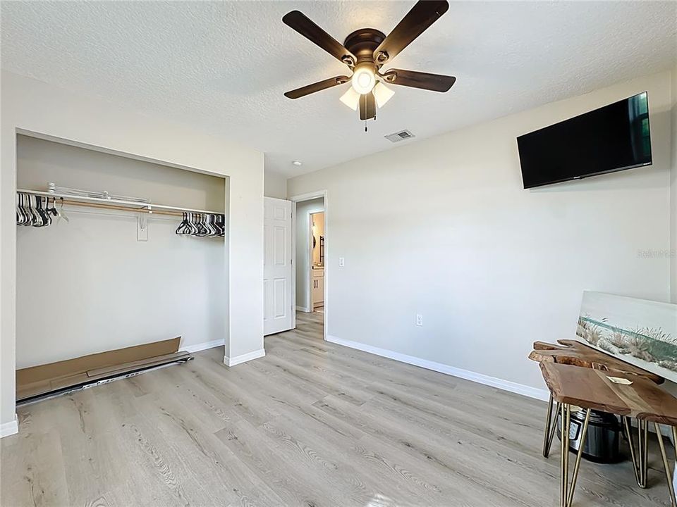 待售: $325,000 (3 贝兹, 1 浴室, 1125 平方英尺)