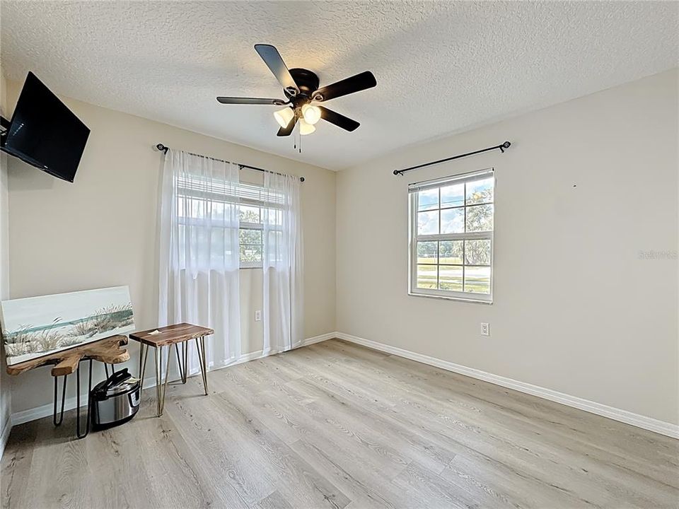 待售: $325,000 (3 贝兹, 1 浴室, 1125 平方英尺)