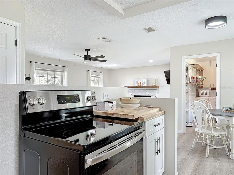 待售: $325,000 (3 贝兹, 1 浴室, 1125 平方英尺)