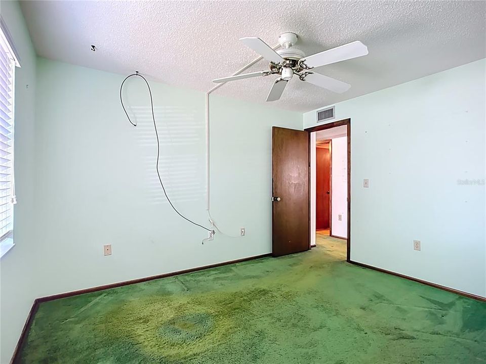 Active With Contract: $231,500 (3 beds, 2 baths, 1144 Square Feet)