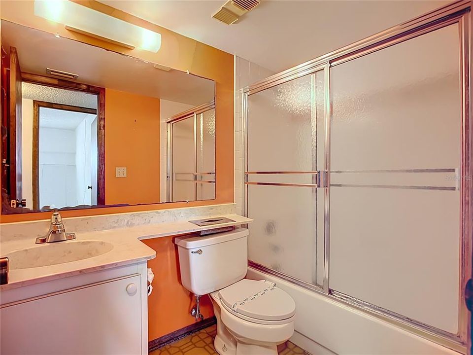 Active With Contract: $231,500 (3 beds, 2 baths, 1144 Square Feet)