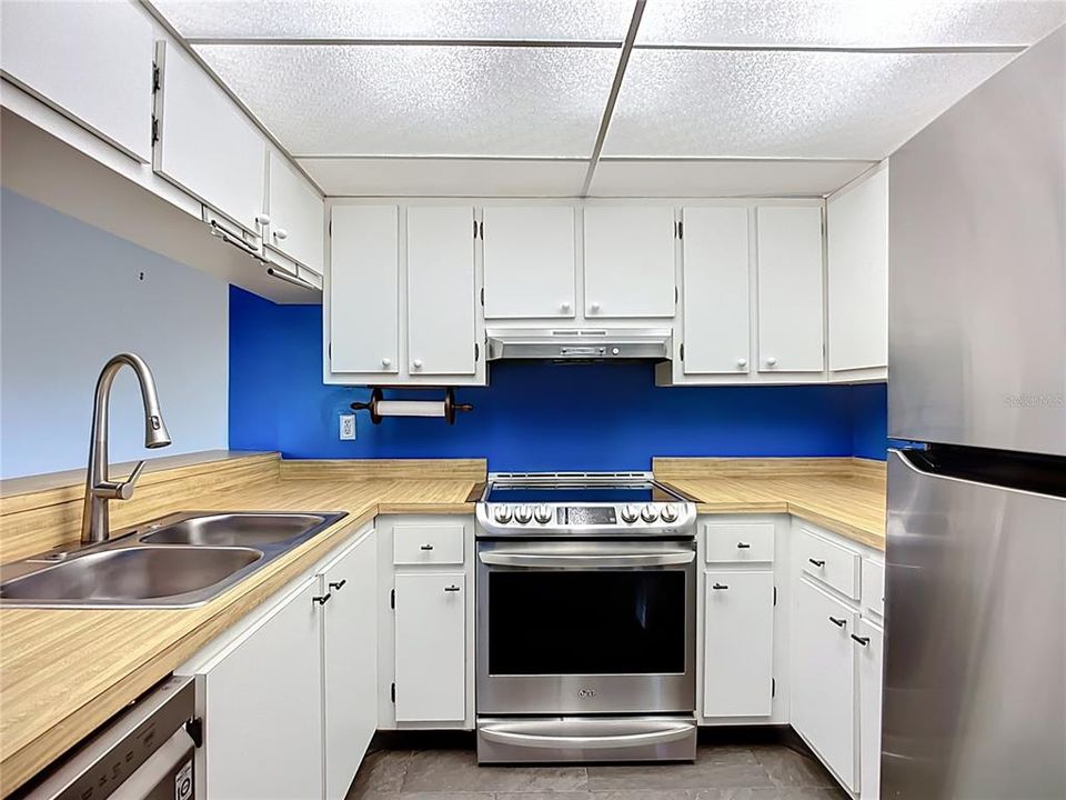 Active With Contract: $231,500 (3 beds, 2 baths, 1144 Square Feet)