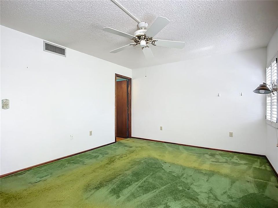 Active With Contract: $231,500 (3 beds, 2 baths, 1144 Square Feet)