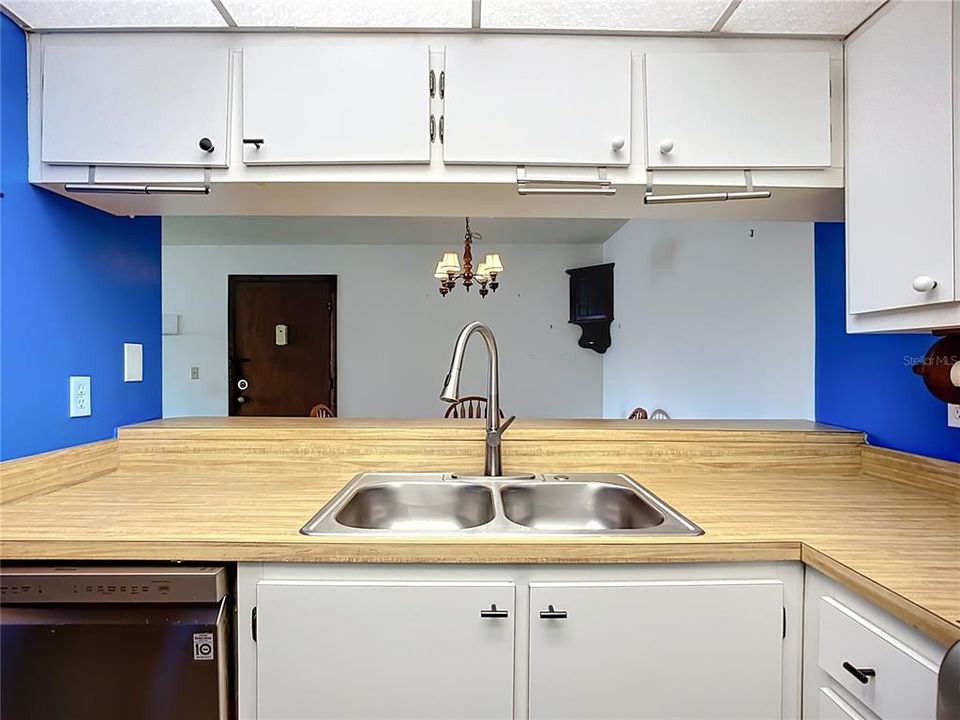 Active With Contract: $231,500 (3 beds, 2 baths, 1144 Square Feet)