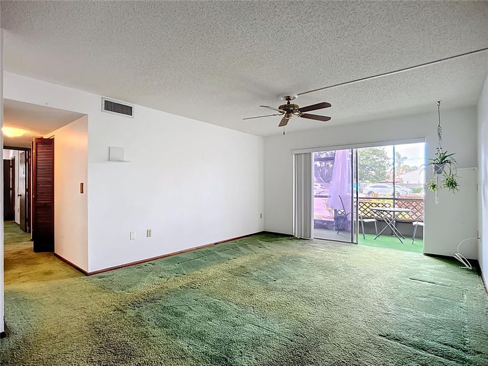 Active With Contract: $231,500 (3 beds, 2 baths, 1144 Square Feet)