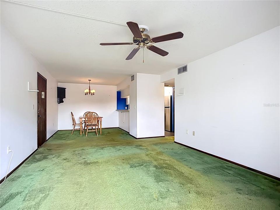 Active With Contract: $231,500 (3 beds, 2 baths, 1144 Square Feet)