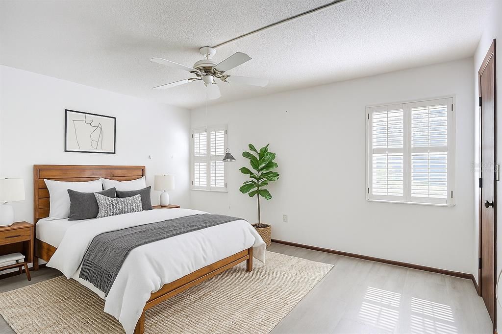 Active With Contract: $231,500 (3 beds, 2 baths, 1144 Square Feet)