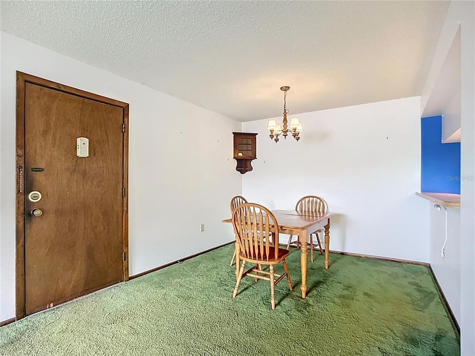 Active With Contract: $231,500 (3 beds, 2 baths, 1144 Square Feet)