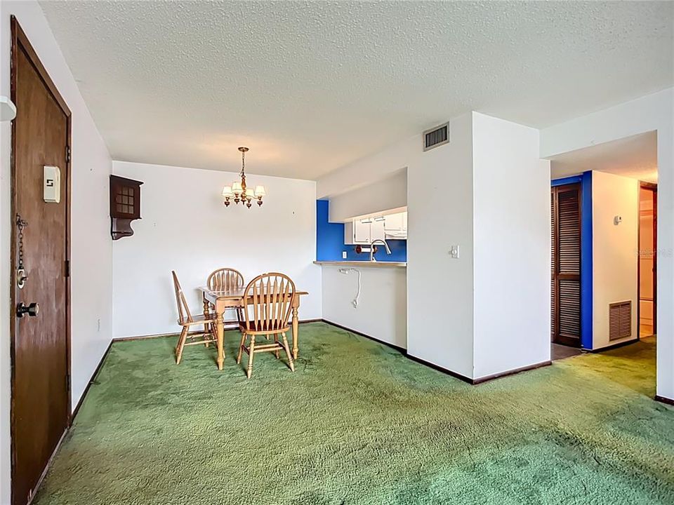 Active With Contract: $231,500 (3 beds, 2 baths, 1144 Square Feet)