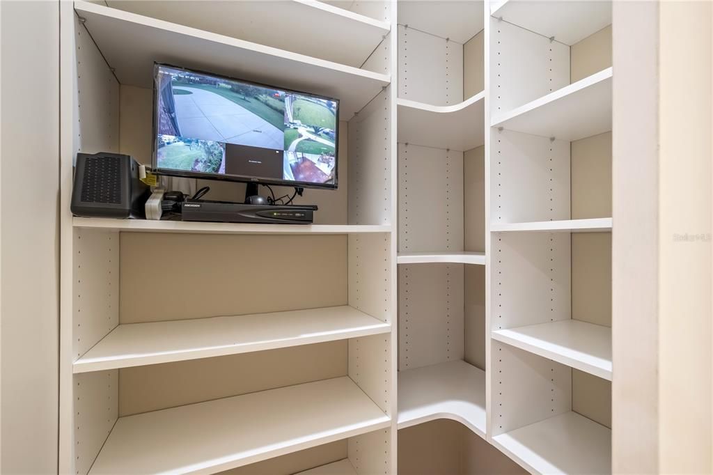 合同活跃: $445,000 (4 贝兹, 3 浴室, 2243 平方英尺)