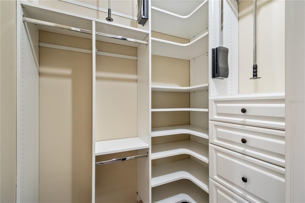 合同活跃: $445,000 (4 贝兹, 3 浴室, 2243 平方英尺)