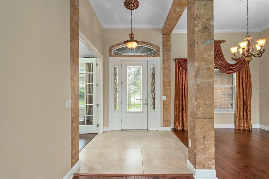 合同活跃: $445,000 (4 贝兹, 3 浴室, 2243 平方英尺)