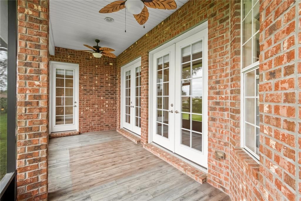 合同活跃: $445,000 (4 贝兹, 3 浴室, 2243 平方英尺)