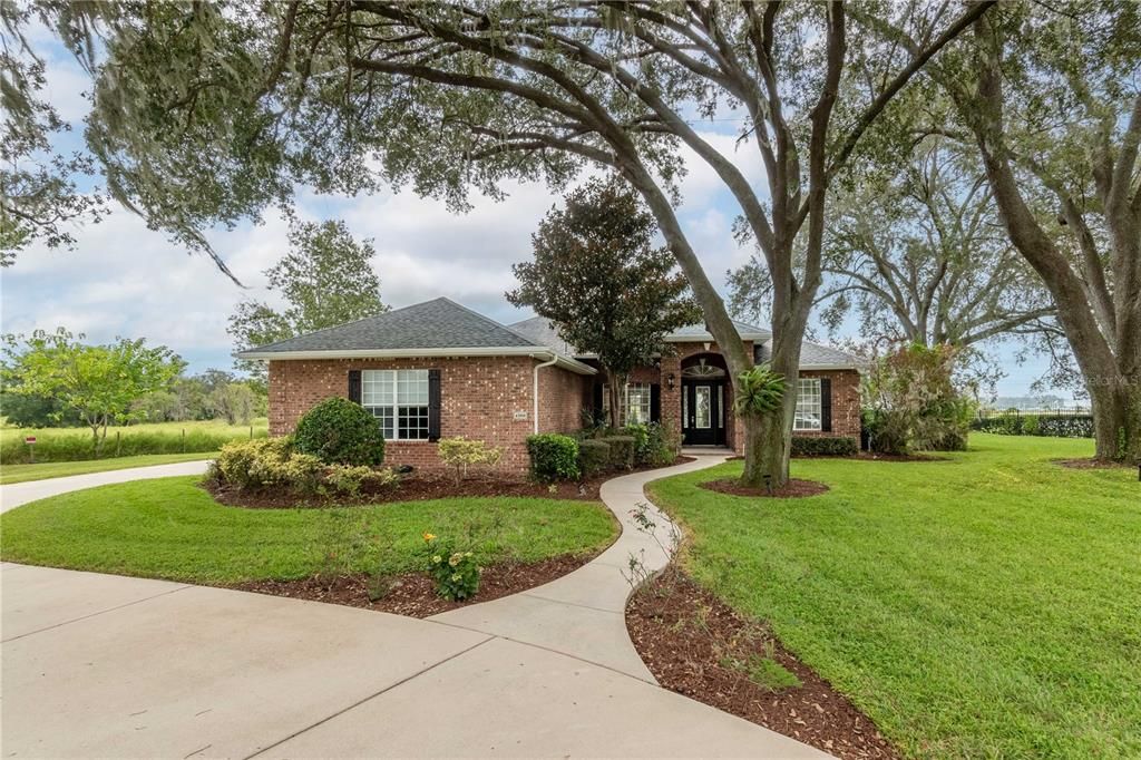 合同活跃: $445,000 (4 贝兹, 3 浴室, 2243 平方英尺)