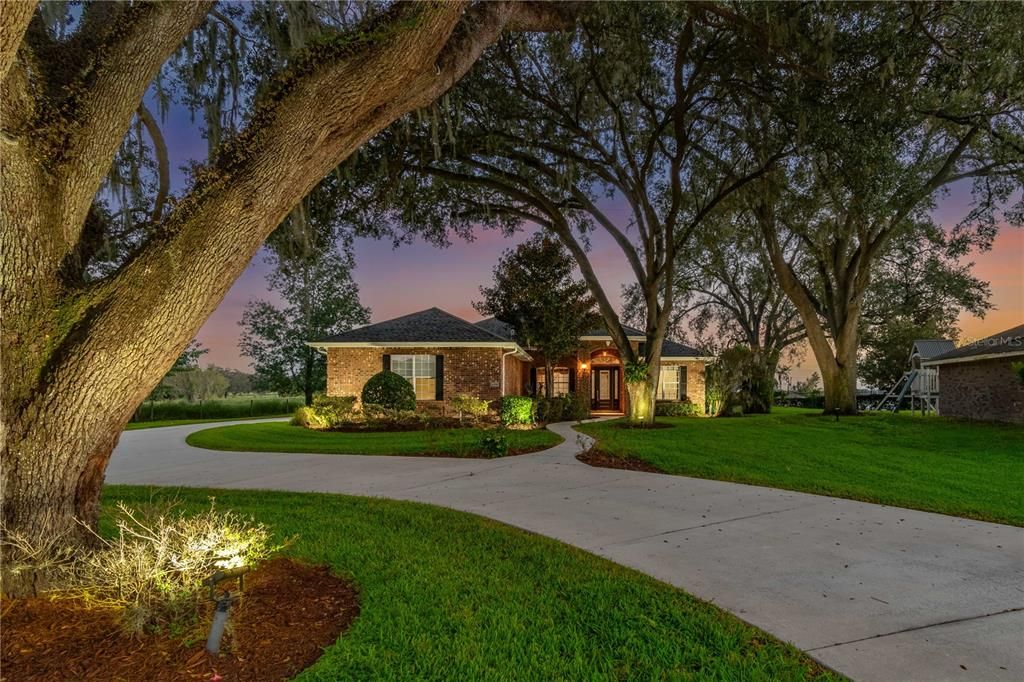 合同活跃: $445,000 (4 贝兹, 3 浴室, 2243 平方英尺)