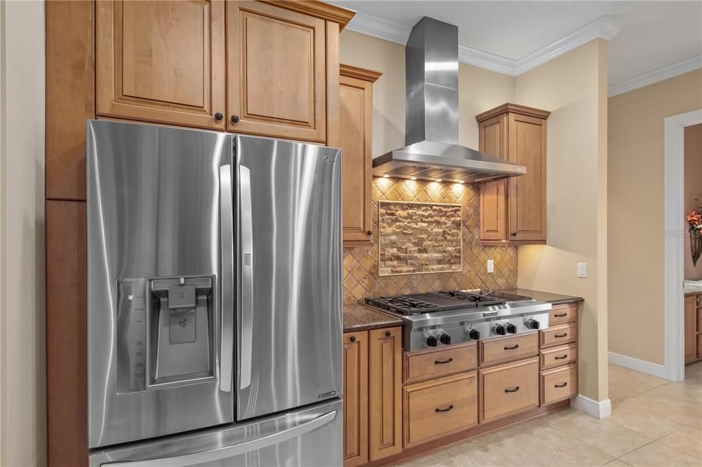 合同活跃: $445,000 (4 贝兹, 3 浴室, 2243 平方英尺)