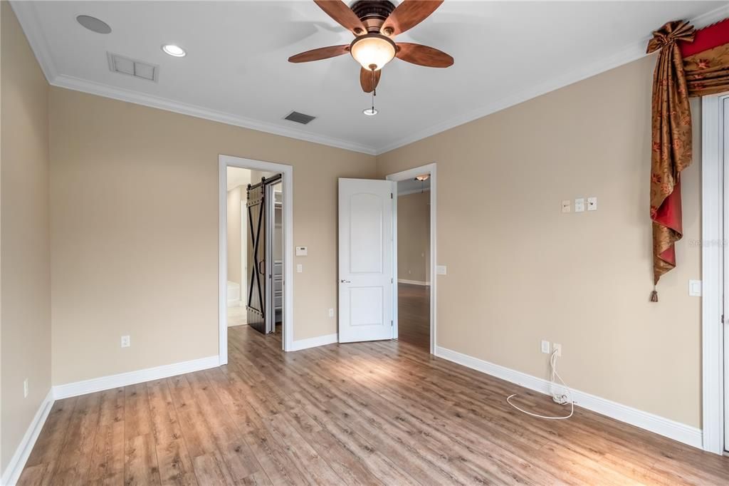 合同活跃: $445,000 (4 贝兹, 3 浴室, 2243 平方英尺)