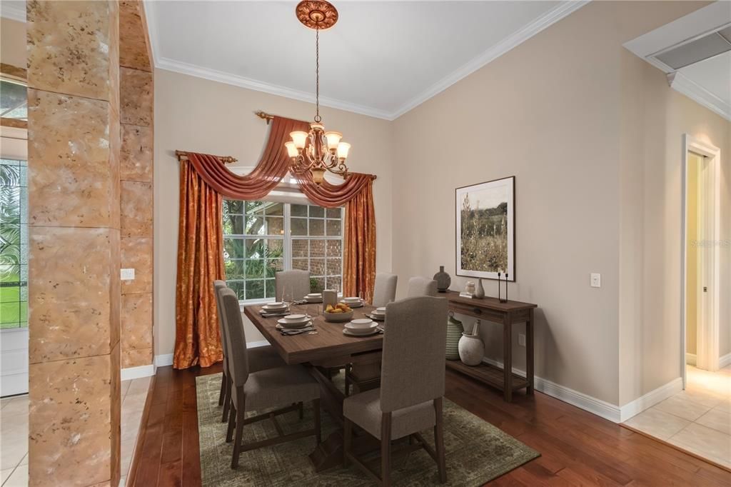 合同活跃: $445,000 (4 贝兹, 3 浴室, 2243 平方英尺)