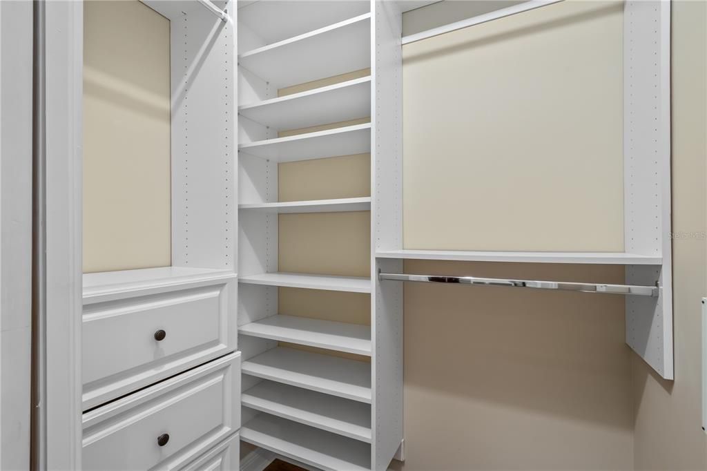 合同活跃: $445,000 (4 贝兹, 3 浴室, 2243 平方英尺)