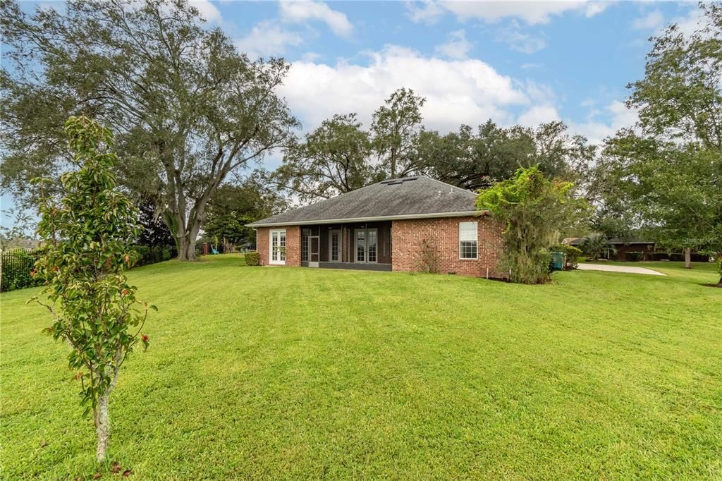 合同活跃: $445,000 (4 贝兹, 3 浴室, 2243 平方英尺)