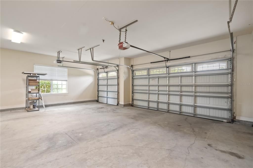 合同活跃: $445,000 (4 贝兹, 3 浴室, 2243 平方英尺)