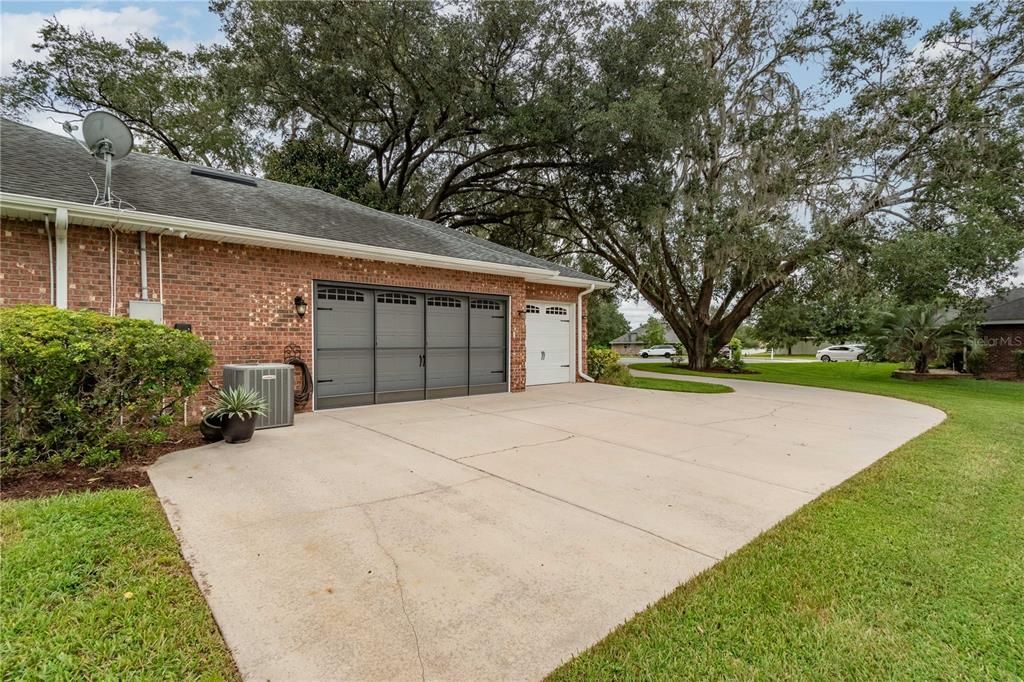 合同活跃: $445,000 (4 贝兹, 3 浴室, 2243 平方英尺)