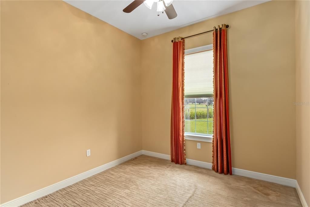 合同活跃: $445,000 (4 贝兹, 3 浴室, 2243 平方英尺)