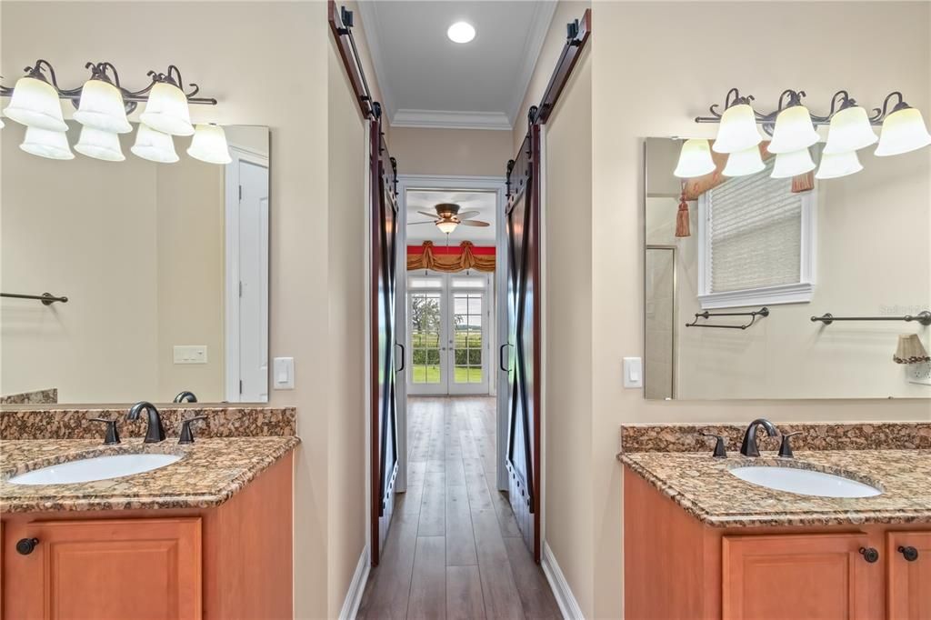 合同活跃: $445,000 (4 贝兹, 3 浴室, 2243 平方英尺)