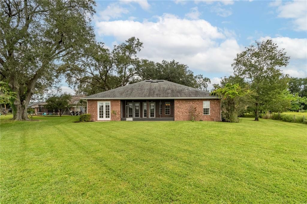 合同活跃: $445,000 (4 贝兹, 3 浴室, 2243 平方英尺)