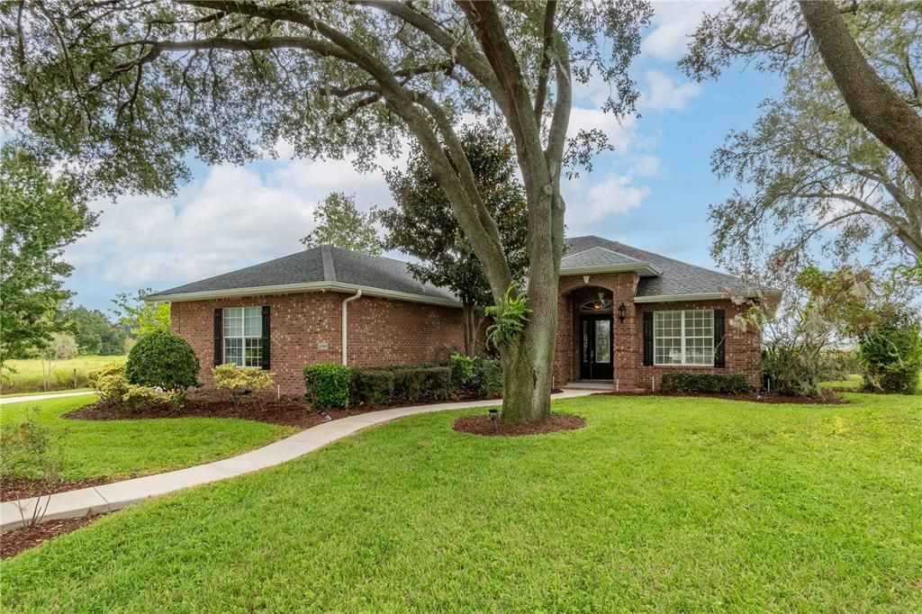 合同活跃: $445,000 (4 贝兹, 3 浴室, 2243 平方英尺)