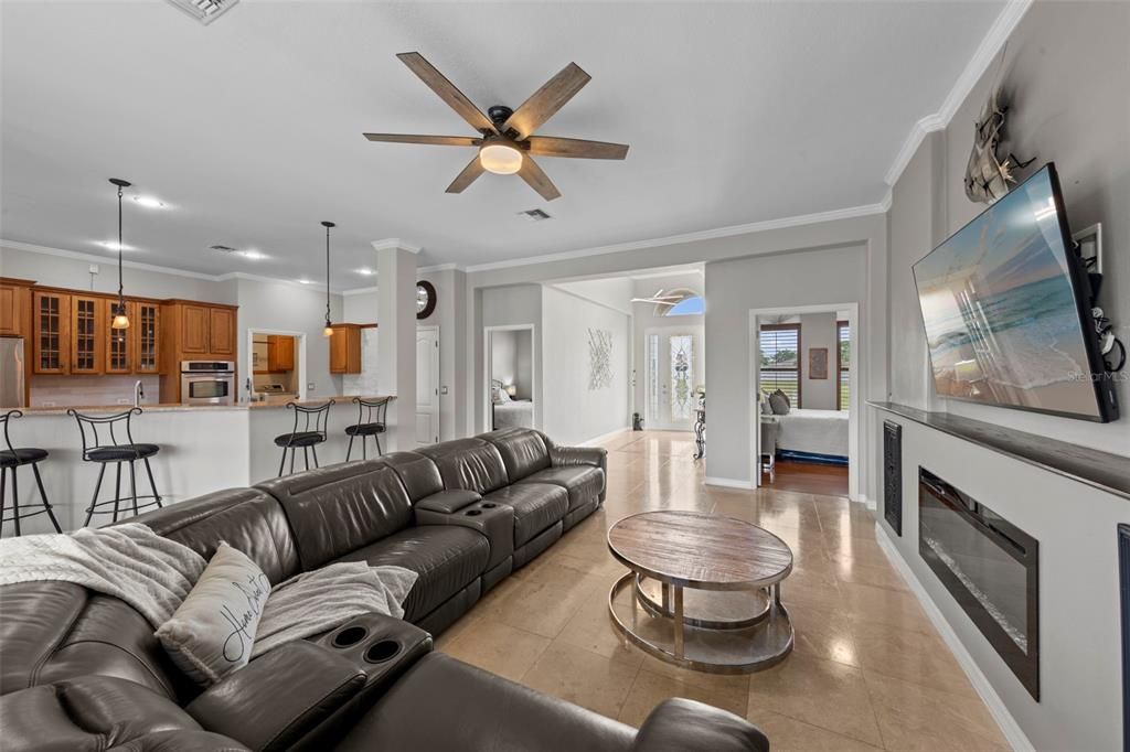 For Sale: $579,900 (3 beds, 2 baths, 2337 Square Feet)