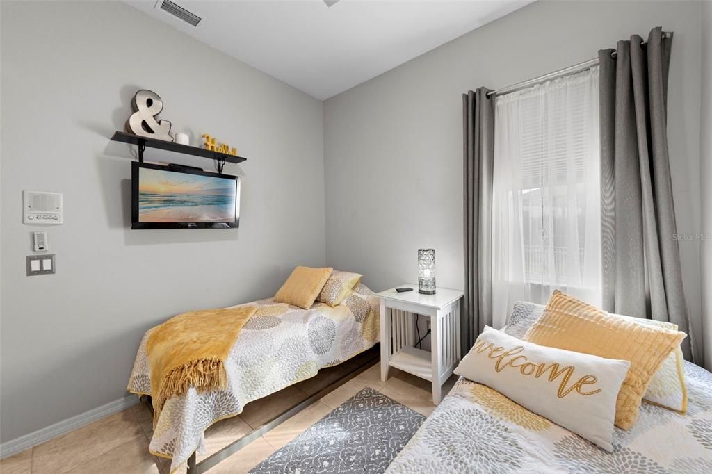 For Sale: $579,900 (3 beds, 2 baths, 2337 Square Feet)