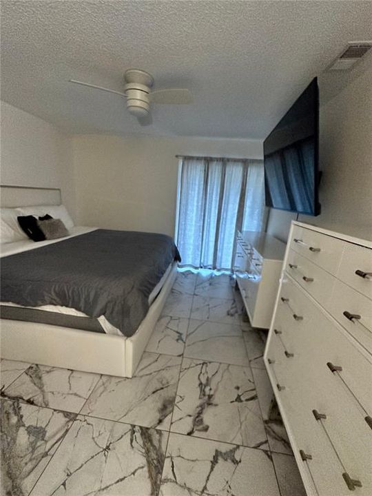 На продажу: $550,000 (4 спален, 0 ванн, 2086 Квадратных фут)