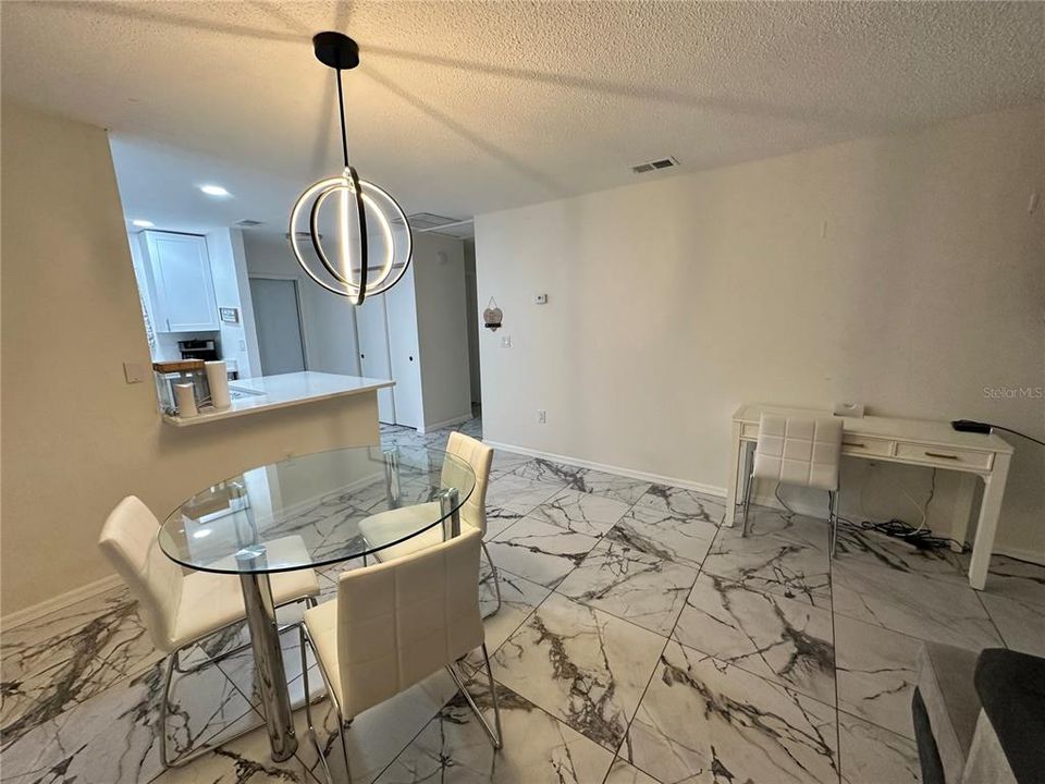 На продажу: $550,000 (4 спален, 0 ванн, 2086 Квадратных фут)