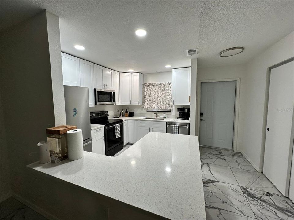 На продажу: $550,000 (4 спален, 0 ванн, 2086 Квадратных фут)