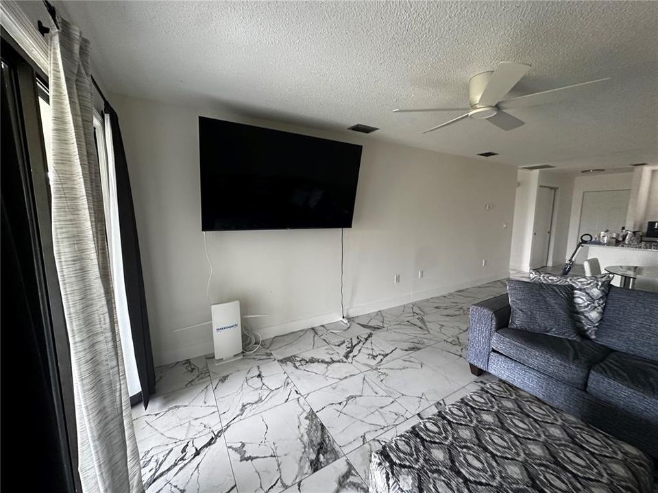 На продажу: $550,000 (4 спален, 0 ванн, 2086 Квадратных фут)