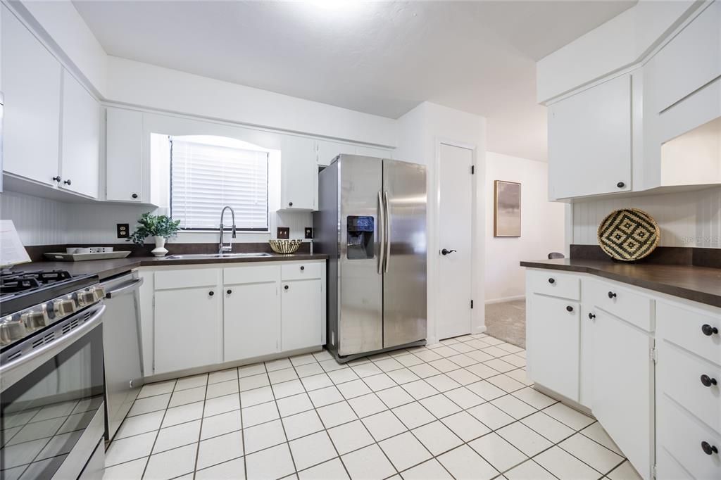 For Sale: $232,000 (2 beds, 2 baths, 1392 Square Feet)