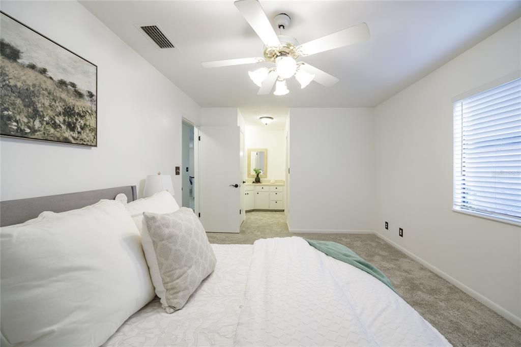 For Sale: $232,000 (2 beds, 2 baths, 1392 Square Feet)