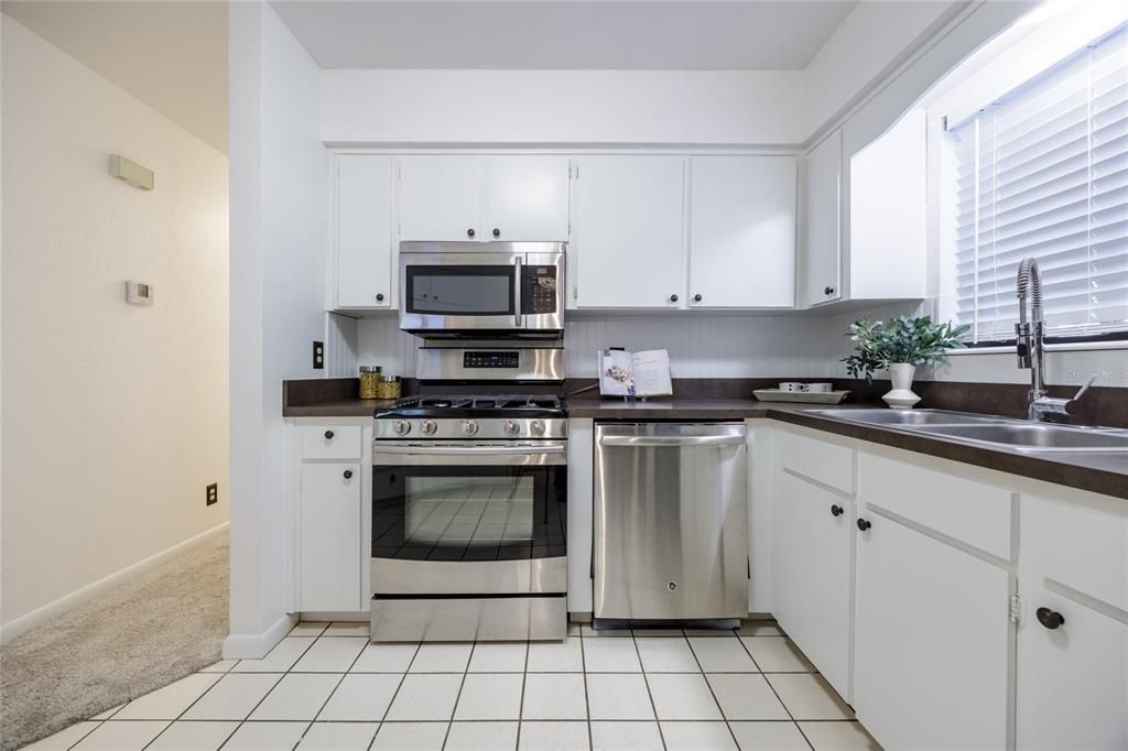 For Sale: $232,000 (2 beds, 2 baths, 1392 Square Feet)