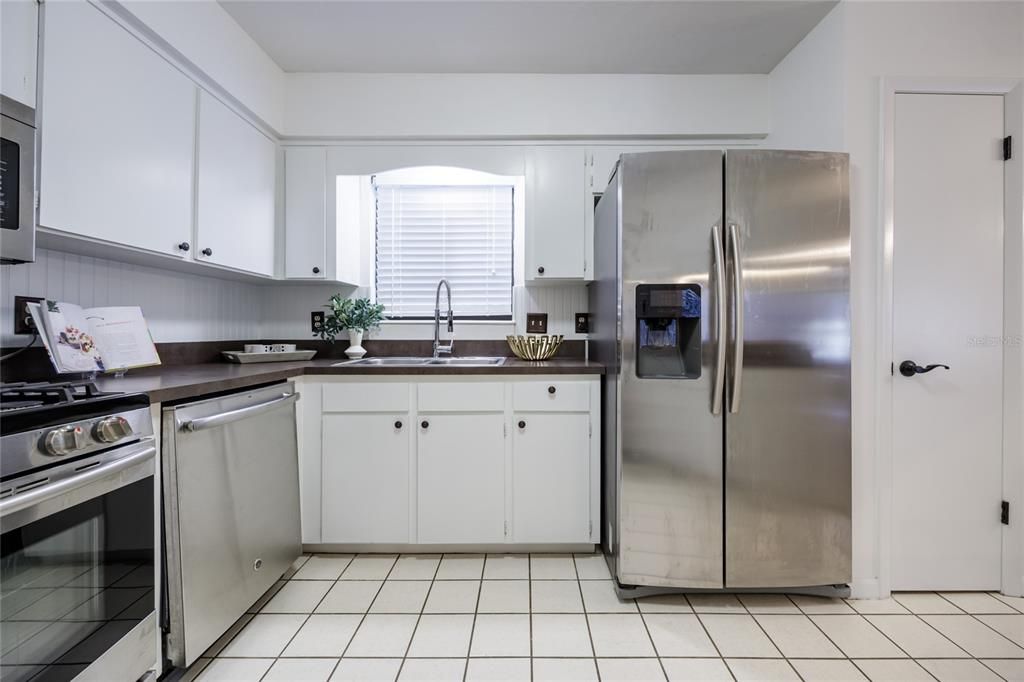 For Sale: $232,000 (2 beds, 2 baths, 1392 Square Feet)